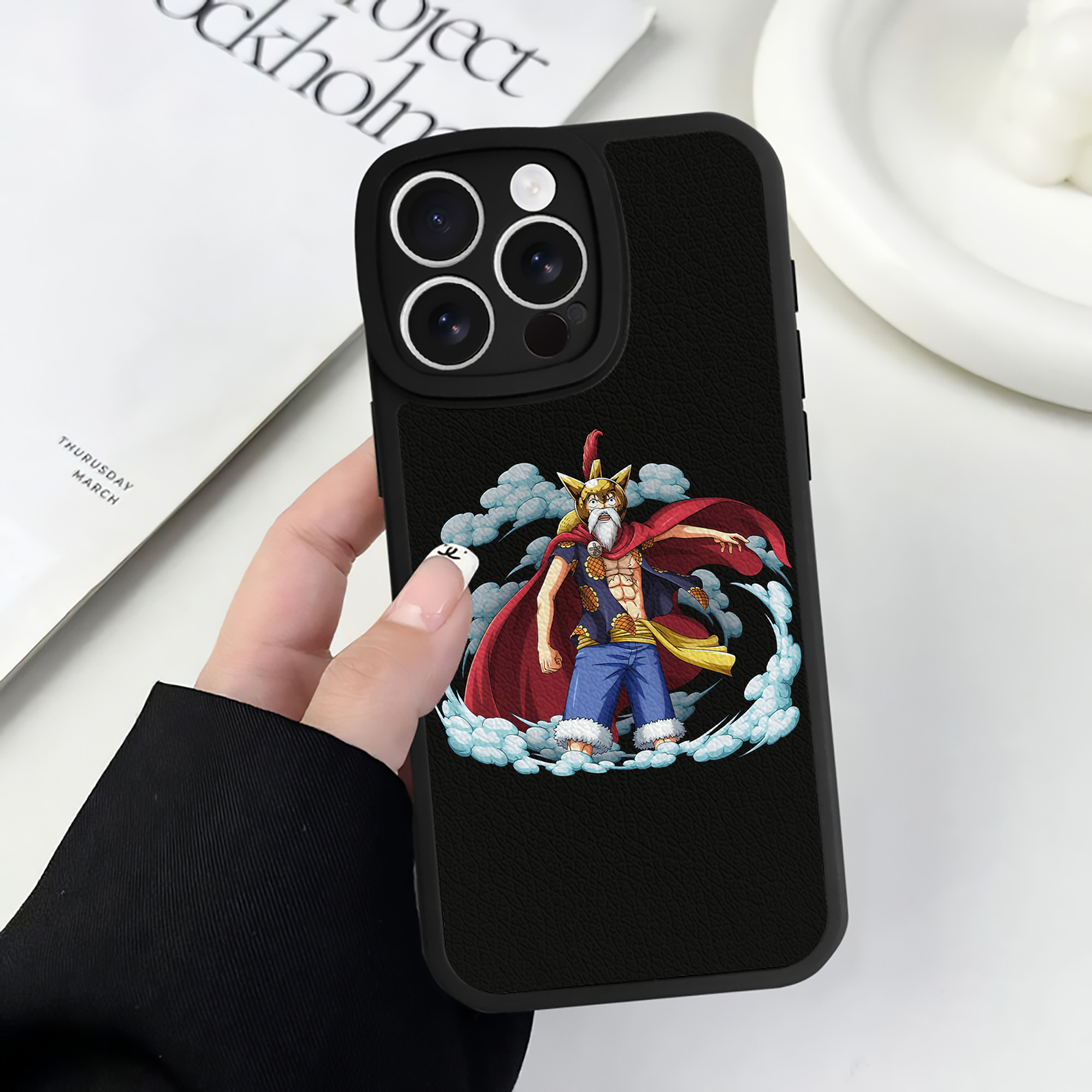 （画像用） ワンピース モンキー・D・ルフィ ONE PIECE Monkey D. Luffy 【iPhone 16シリーズ対応】シリコンスマホケース（レザー調） 材質：シリコン